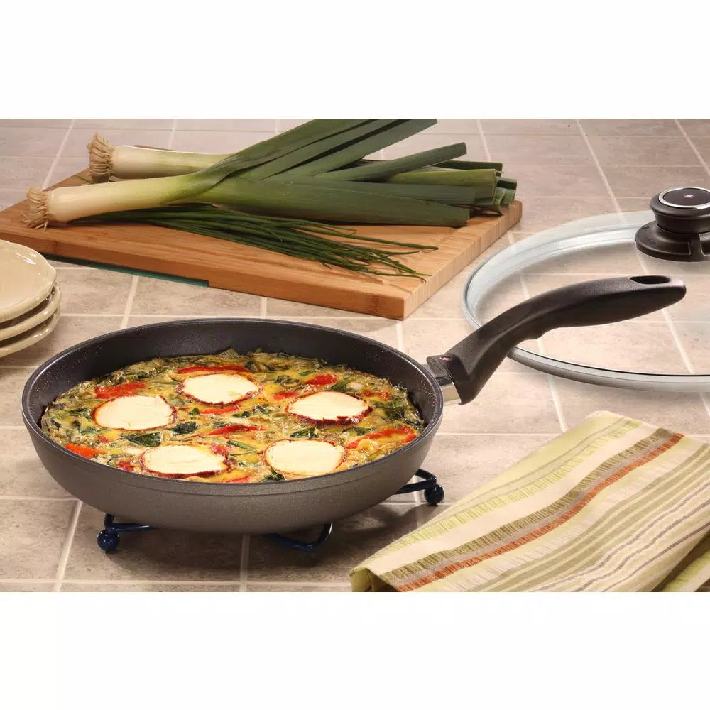 Flash Sale β€οΈ Swiss Diamond Classic Series 10.25 In. Cast Aluminum Nonstick Frying Pan In Grey With Glass Lid π― 3 Flash Sale β€οΈ Swiss Diamond Classic Series 10.25 In. Cast Aluminum Nonstick Frying Pan In Grey With Glass Lid π― - Image 3